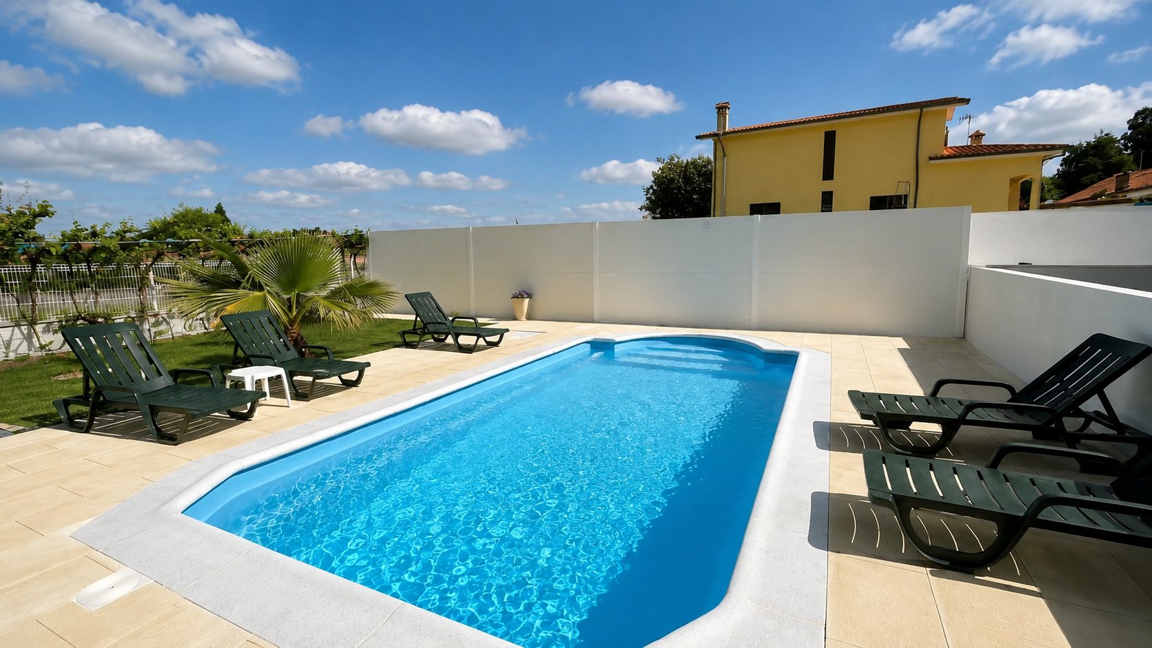 Privater Pool und Gartenbereich von CM87