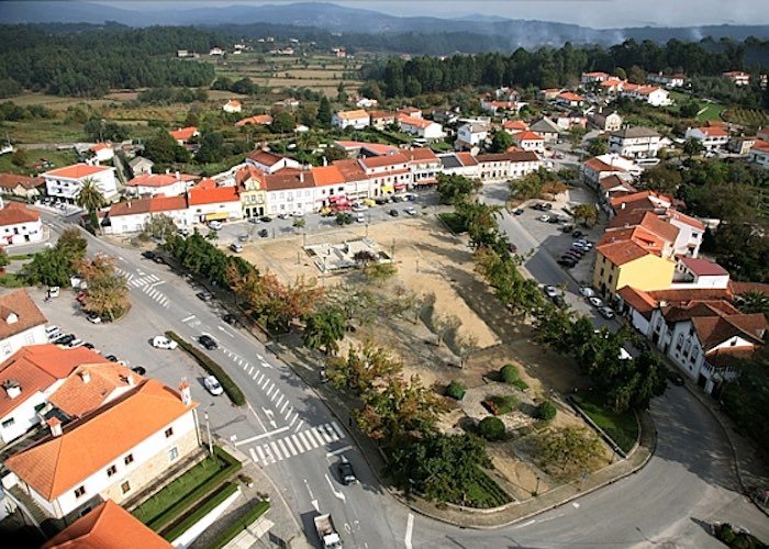 Largo da Feira im Ortszentrum von Freixo