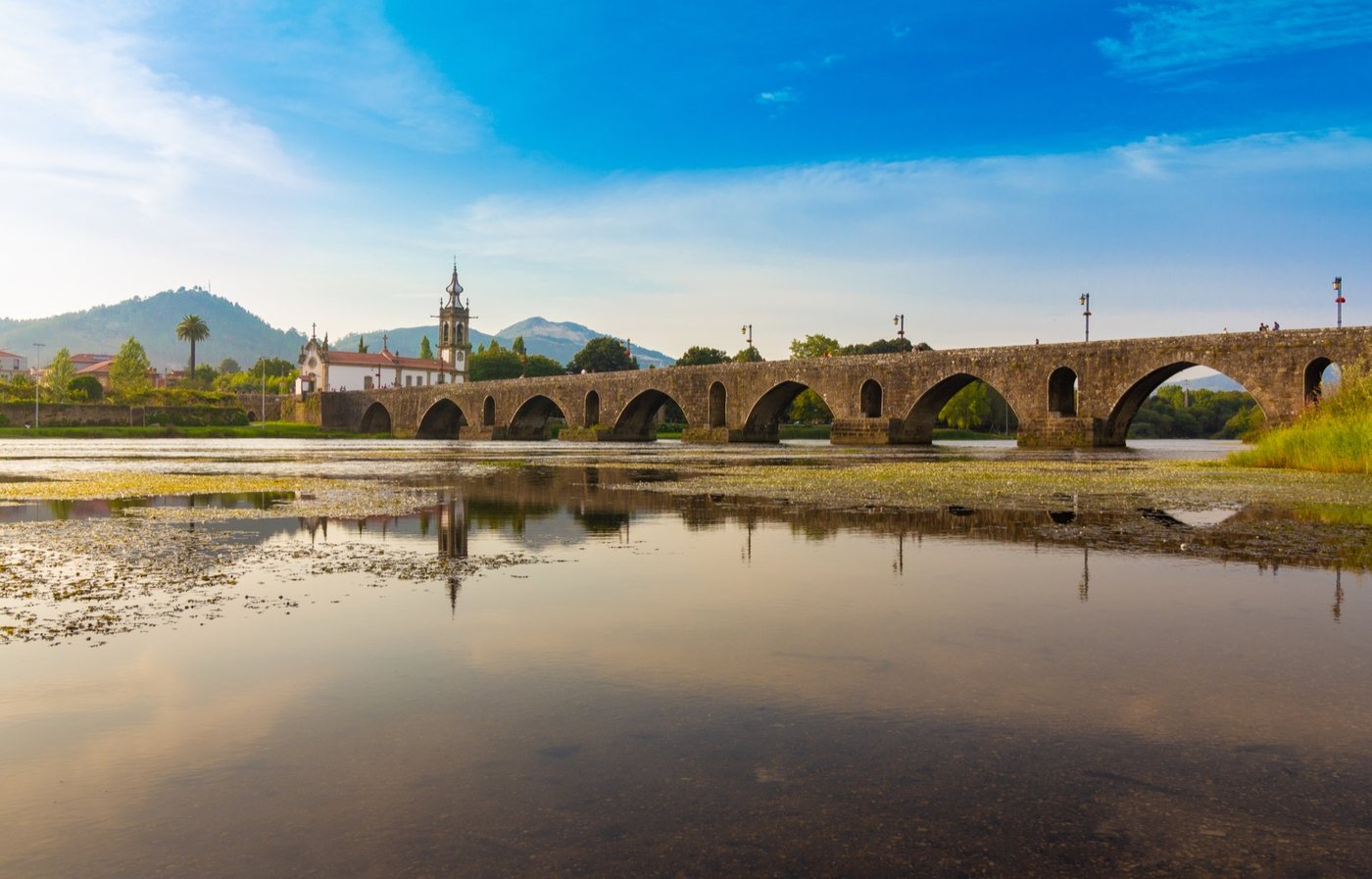 Historische Brücke und Fluss in Ponte de Lima